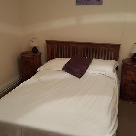 The Dolphin Hotel Wincanton Room photo