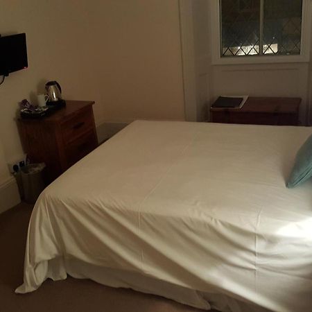 The Dolphin Hotel Wincanton Room photo