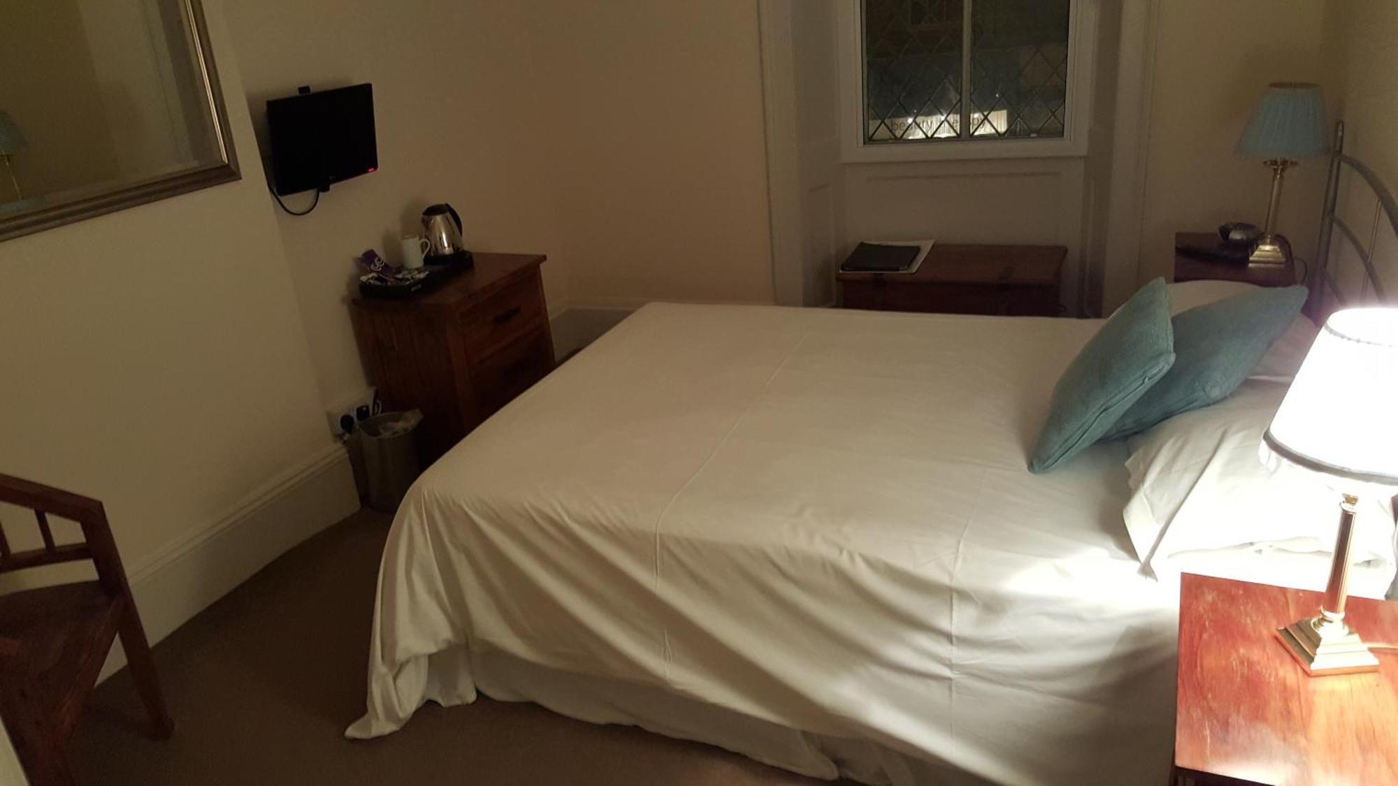 The Dolphin Hotel Wincanton Room photo